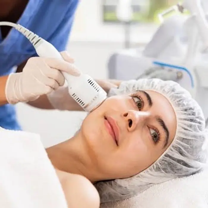 Skincare Treatments vs Home Remedies: Key Differences