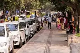 ദേശീയപാതകളിൽ പാർക്കിങ്ങിന് നിരോധനവുമായി സുപ്രീം കോടതി:  സ്ഥാപനങ്ങൾക്ക് എൻഎച്ച്എഐ  അനുമതിയില്ലാതെ ലൈസൻസ് പാടില്ല  : നിലവിലുള്ളവ 30 ദിവസത്തിനുള്ളിൽ പുനഃപരിശോധിക്കണം 