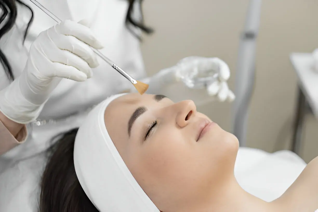 How Do Chemical Peels Cost Make Skin Look Fresh, Soft, and Luminous Instantly