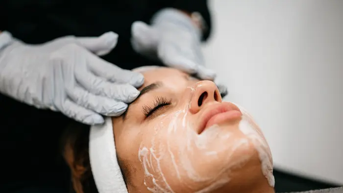 How Does a Deep Cleansing Facial Benefit Overall Skin Health?
