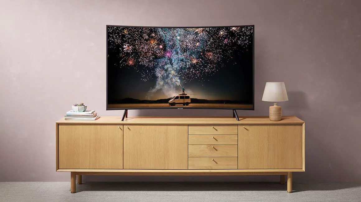 Samsung 55RU7300 55 Inch Curved Smart 4K UHD TV Series 7 (2019) - Black by SAMSUNG