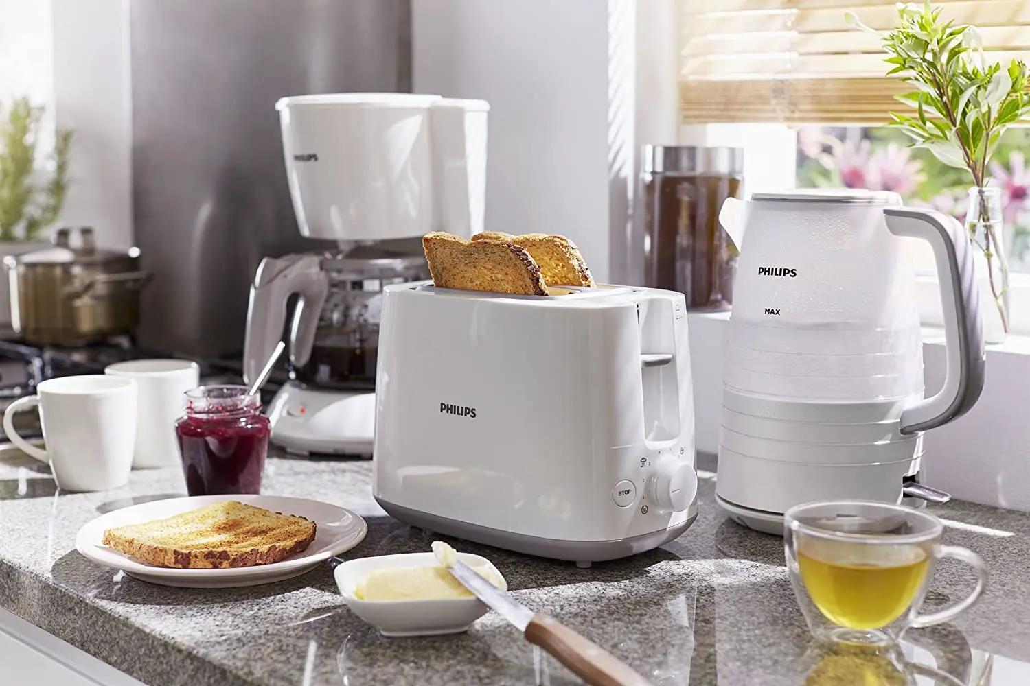 Philips HD9334/20/WH Kettle HD9334 / 20 Color White, Power 2400W, Plastic, 2400 W, 1.5 liters