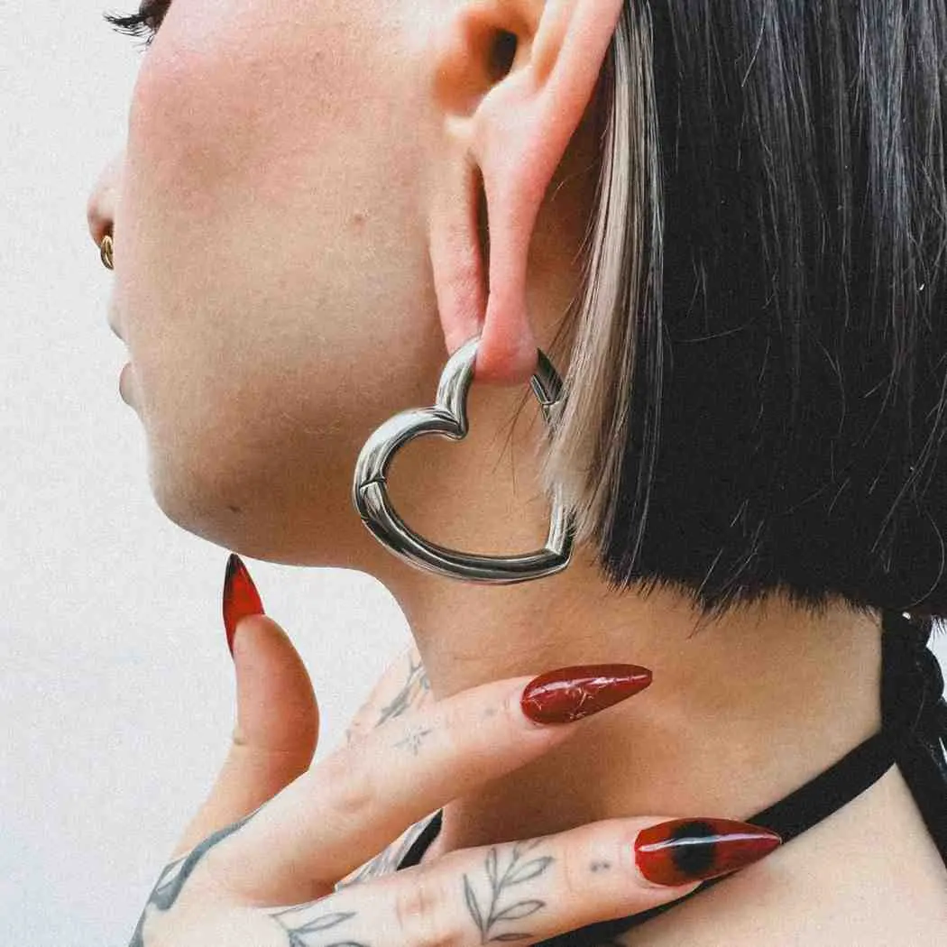 Earlobe Correction Surgery does it repair torn ear edges?