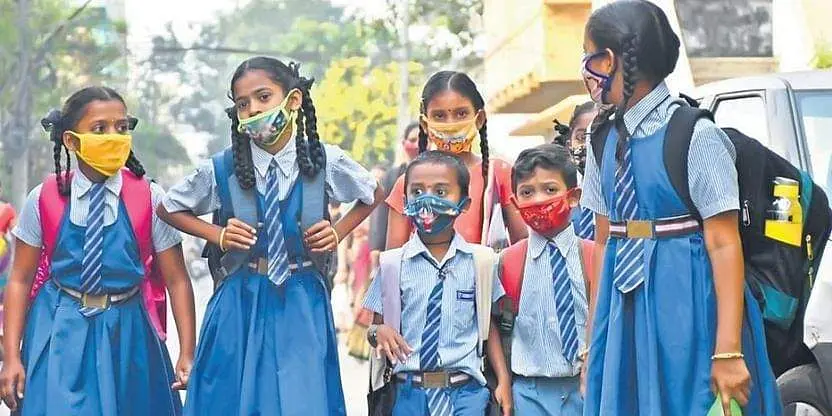 സംസ്ഥാനത്തെ സ്കൂളുകളും കോളജുകളും ഇന്ന് വീണ്ടും തുറക്കും;വിദ്യാഭ്യാസവകുപ്പിന്റെ ഉന്നതതല യോഗം ഇന്ന്