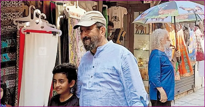 കൊച്ചിയിൽ സന്ദർശകനായി ഇസ്രയേൽ മുൻ പ്രധാനമന്ത്രി; യെഹാൻ തുറന്നു ‘തോറ’യും സ്വർണ കിരീടവും കാണിച്ചു
