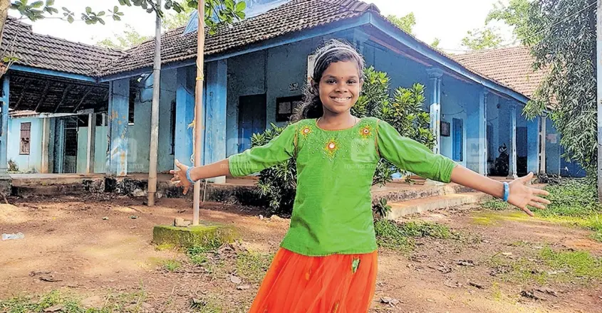 80 വർഷമായി ആൺകുട്ടികൾ മാത്രം, ചരിത്രം തെറ്റുതിരുത്തി...ശരിയുത്തരം, ലക്ഷ്മി!; മധുരവുമായി ജനപ്രതിനിധികൾ