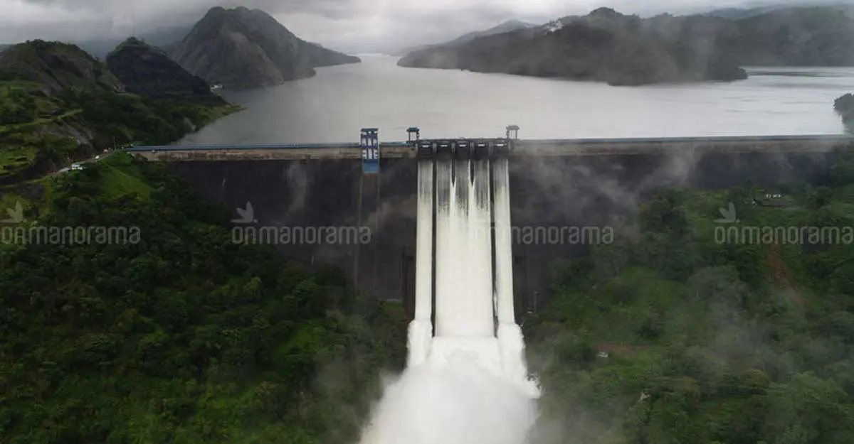 ഇടുക്കി, മുല്ലപ്പെരിയാര് അണക്കെട്ടുകളില് ജലനിരപ്പ് ഉയരുന്നു; കൂടുതല് വെള്ളം തുറന്നുവിട്ടേക്കും