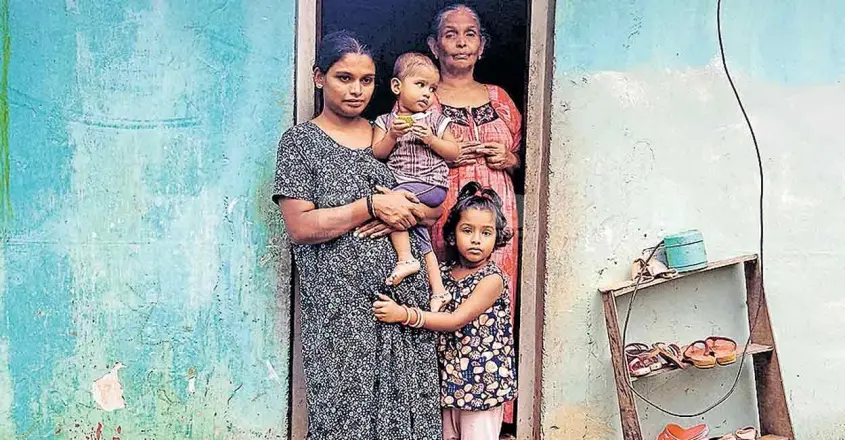 കൊച്ചുമക്കളെ ഊട്ടാൻ ഭിക്ഷാടനത്തിനിറങ്ങി മുത്തശ്ശി; മകളുടെ ഭർത്താവിന്റെ മരണത്തോടെ കുടുംബം പട്ടിണിയിൽ