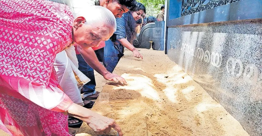 മകനൊപ്പം മനോരമ എത്തി; തമിഴിൽ ഹരിശ്രീ കുറിക്കാൻ...