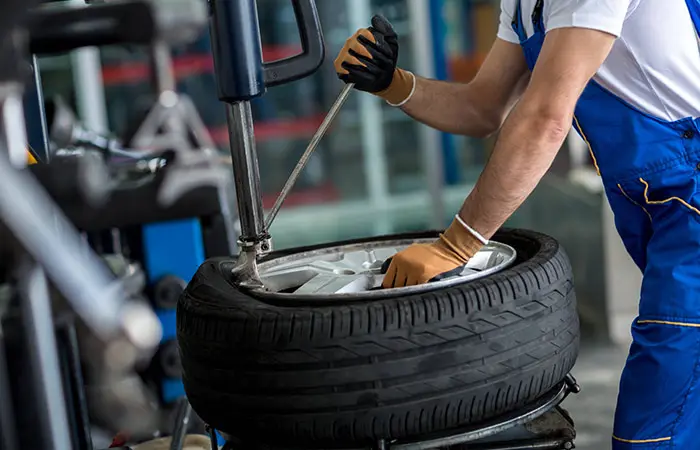  Tyre and tube servicing