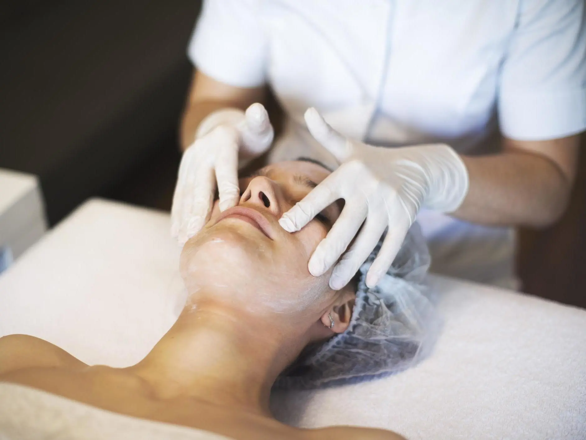 Does Deep Cleansing Facial Help Maintain Clear Pores?