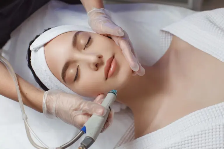 How Does HydraFacial for Women Naturally Enhance Skin Glow?
