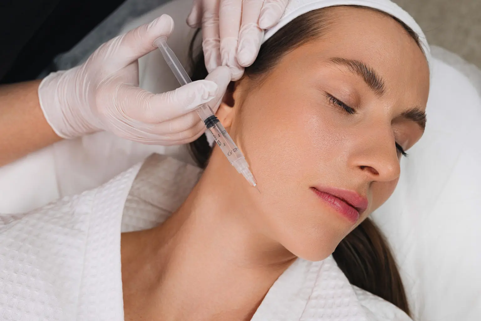 How Does Jawline Contouring Create A Sculpted Illusion? 