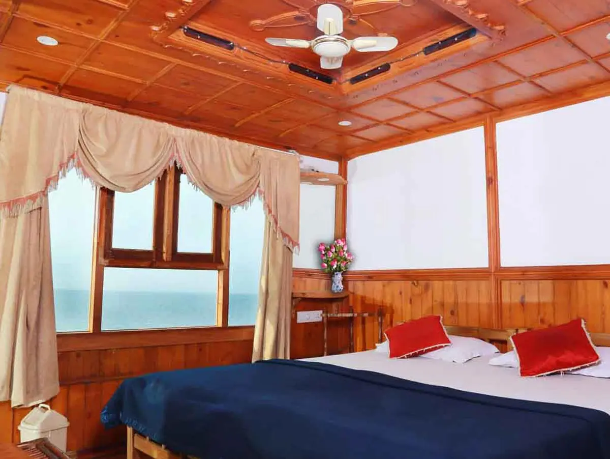 Houseboat Cruise