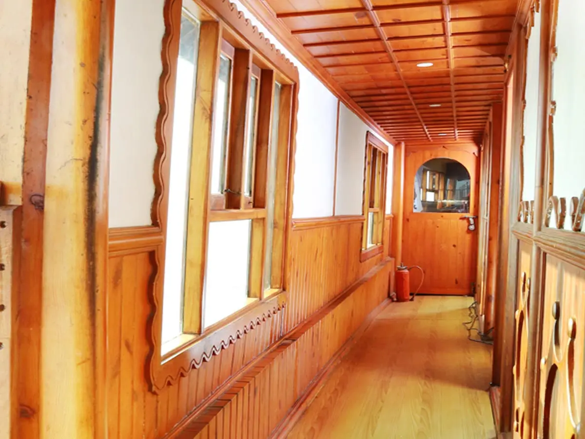 Houseboat Cruise