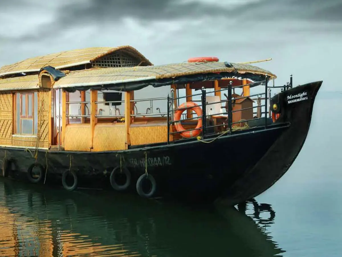 Standard Houseboat
