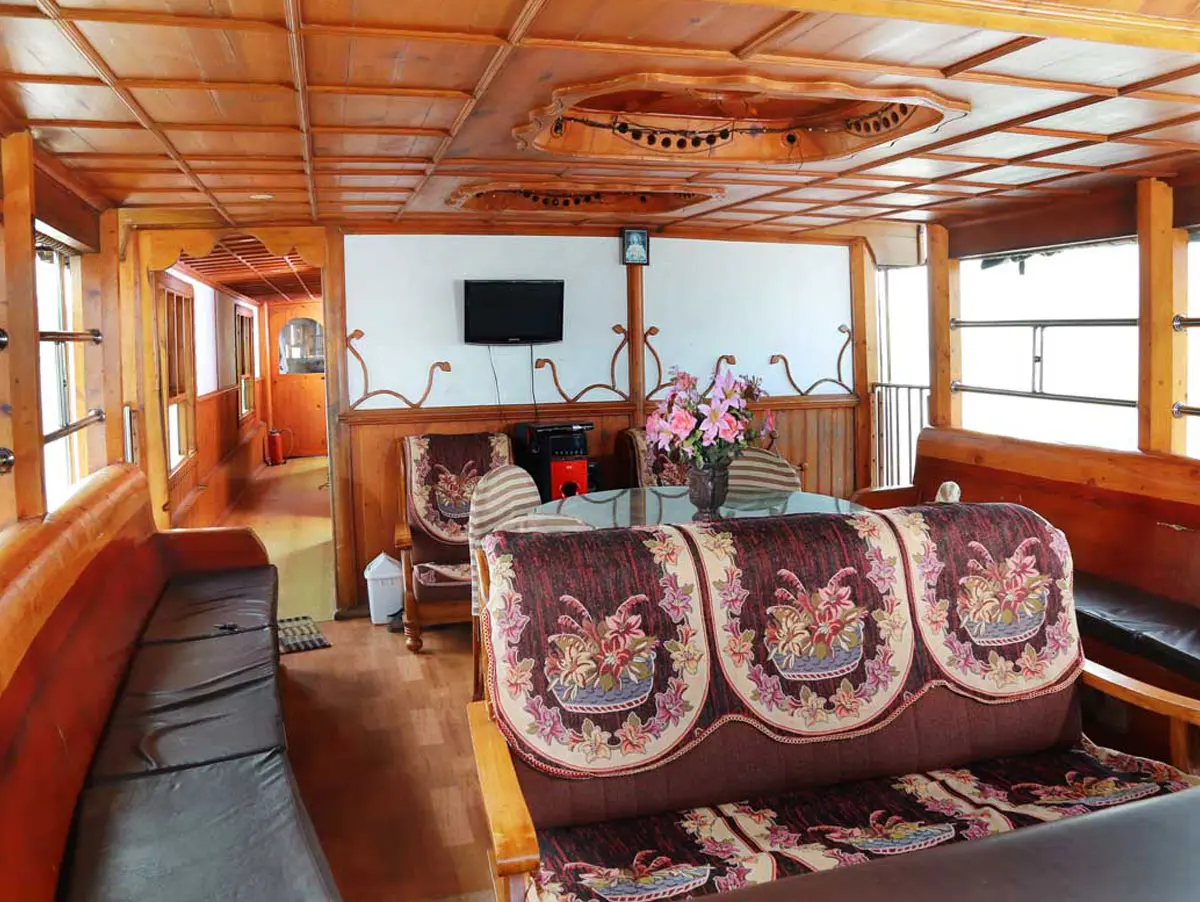 Standard Houseboat