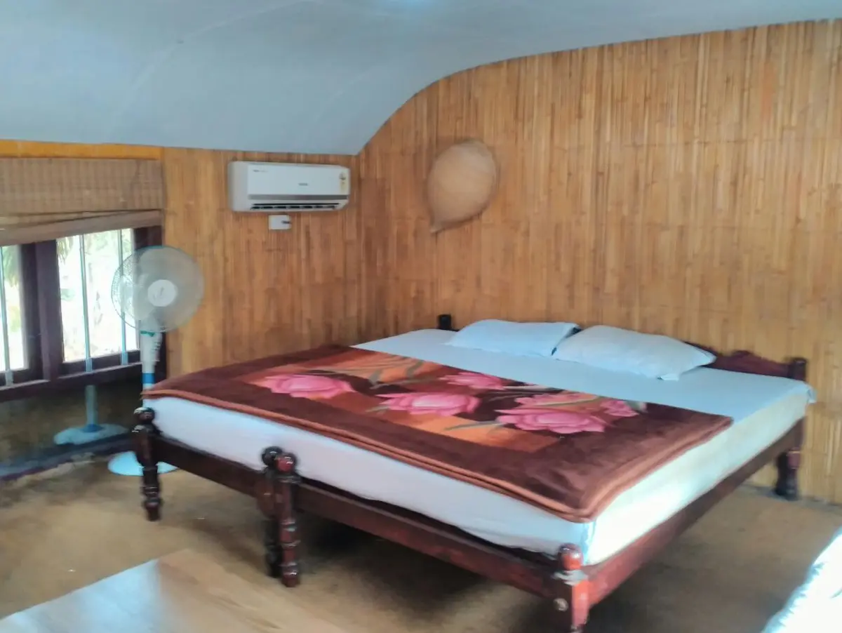 Double decker houseboat