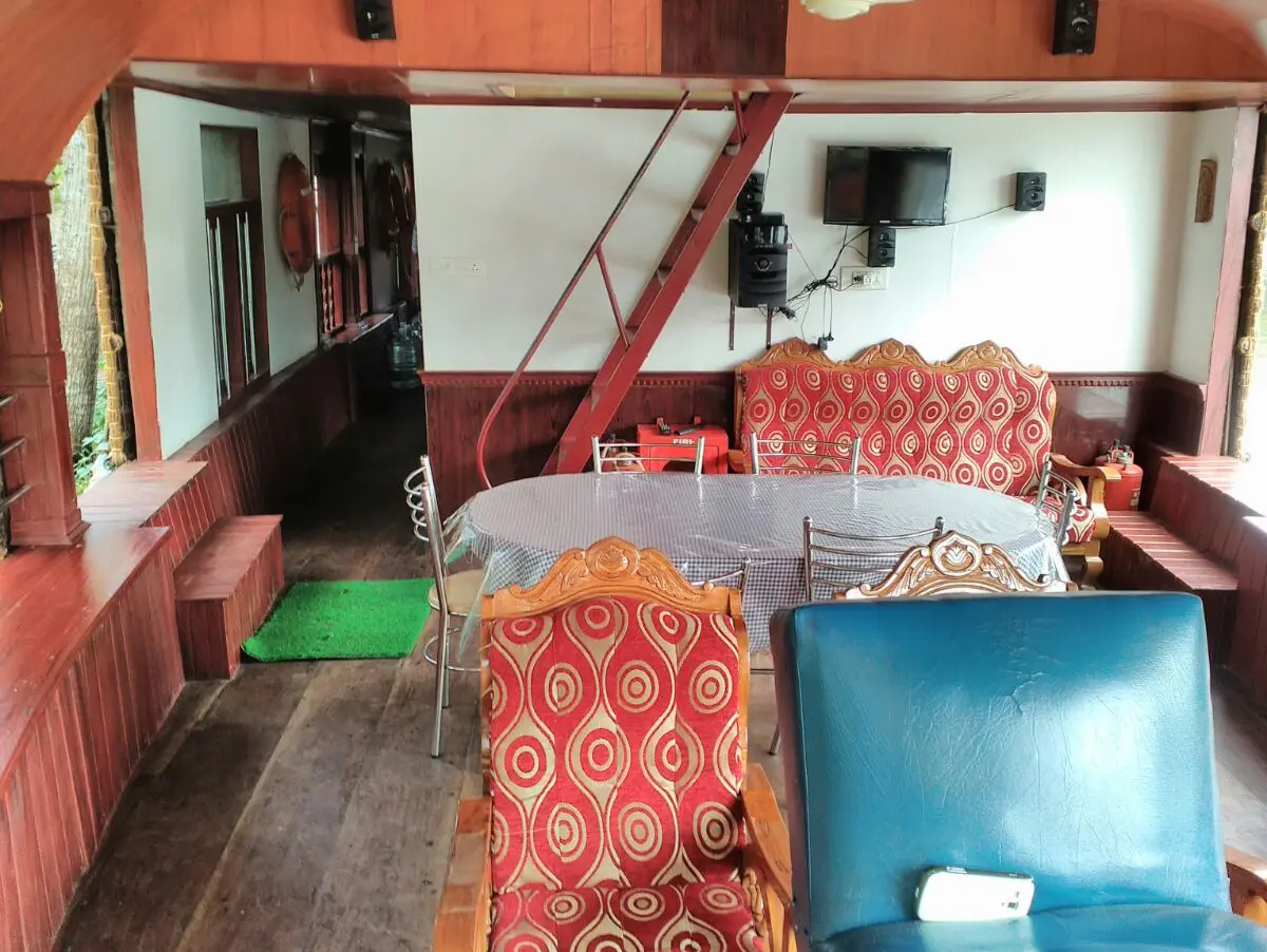 Double decker houseboat