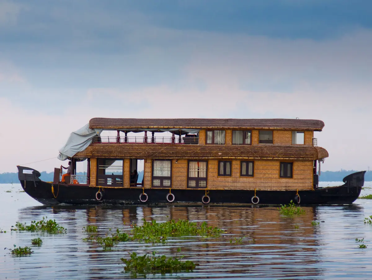 Double decker houseboat