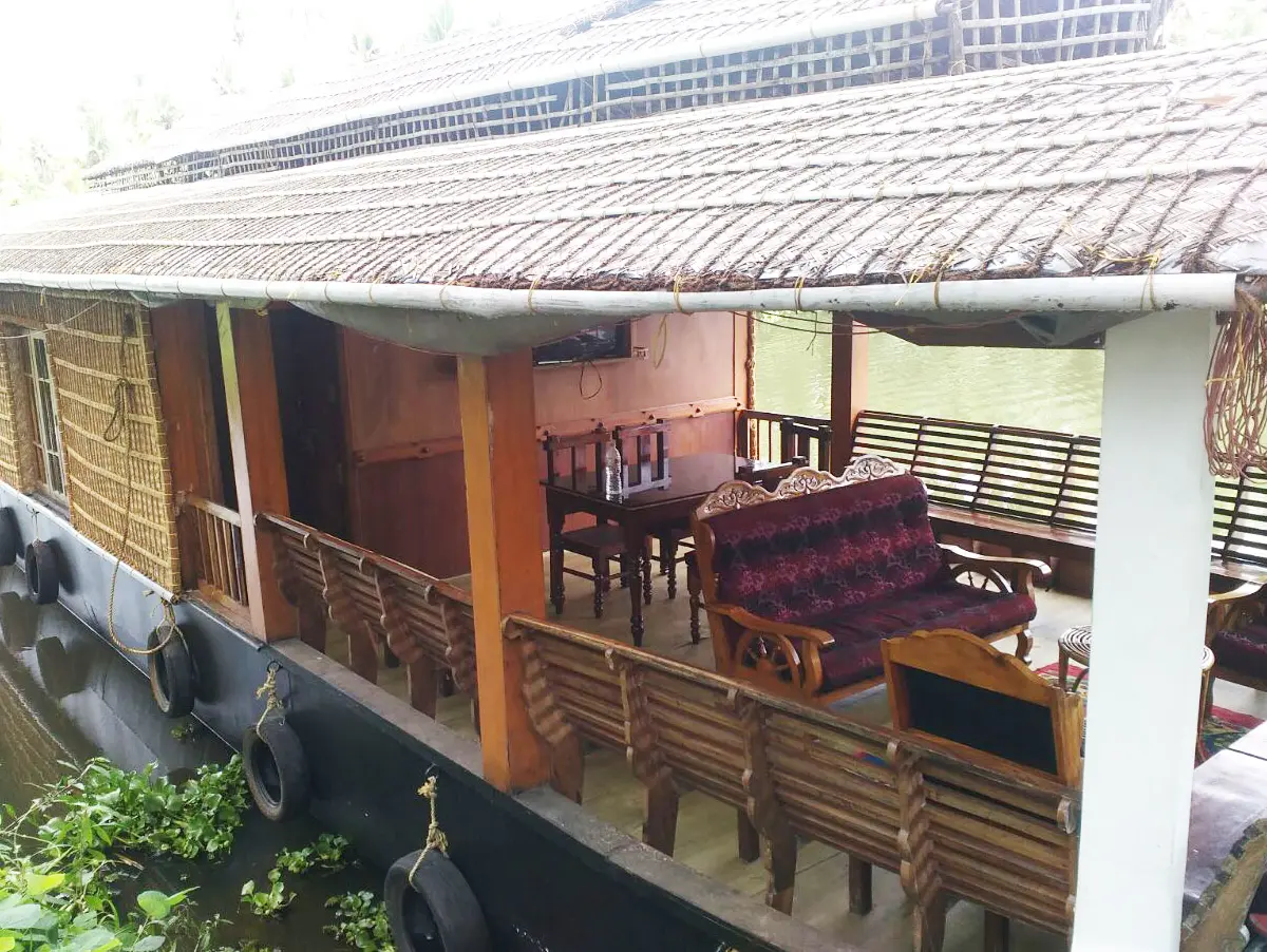 Houseboats Without An Upper Deck