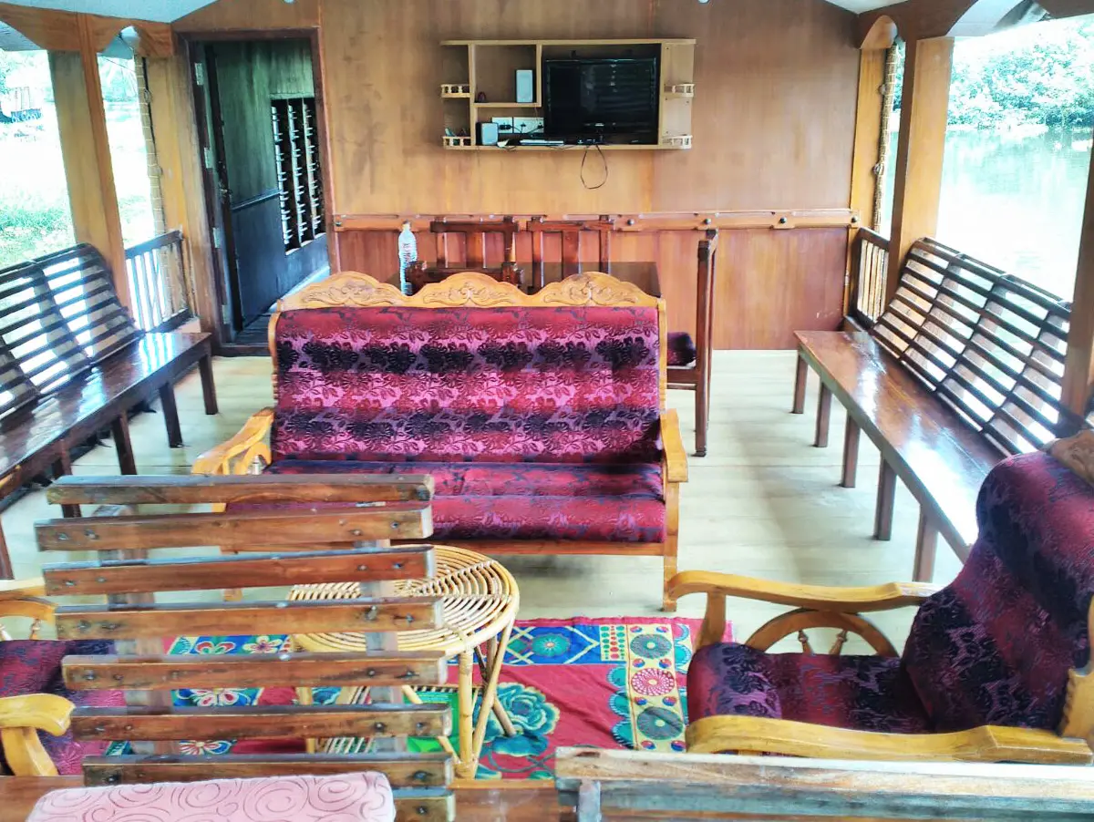 Houseboats Without An Upper Deck