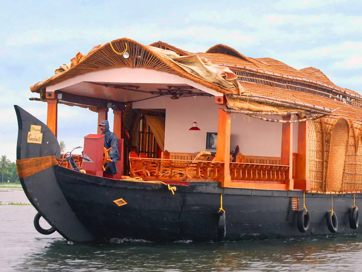 Houseboats Without An Upper Deck