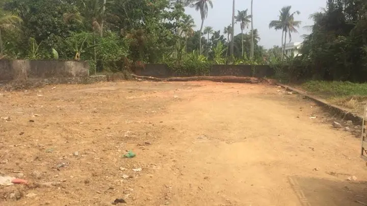 ആലുവ - പറവൂർ റൂട്ടിൽ മാളികംപീടികയിൽ വീട് വെക്കാൻ അനുയോജ്യമായ 14 സെന്റ് ഭൂമി