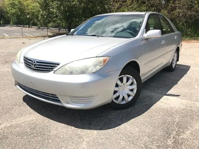 Toyota Camry LE (2005)