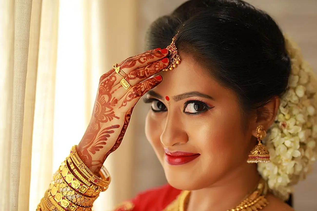 Bridal Makeup - Best Beauty Parlour in Changanassery | Alanis Unisex ...