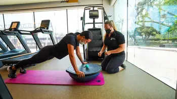 UpAndRunning Sports Medical Center