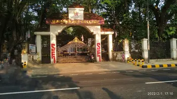 Maharaja's College