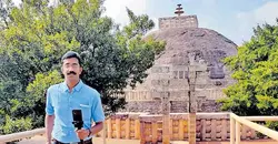 പ്ലസ് ടു ഹ്യൂമാനിറ്റീസിലെ ഹിസ്‌റ്ററി സിലബസിലുള്ള ചരിത്ര സ്മാരകത്തിന് അരികിലെത്തി ക്ലാസ് മുറിയൊരുക്കി