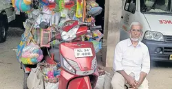 സഞ്ചരിക്കുന്ന സ്റ്റേഷനറി കട; എല്ലാം കിട്ടും, കാസിമിന്റെ ‘സർവത്രാദി’യിൽ