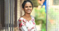 ചിലർ തമാശയ്ക്ക് ‘പൊറോട്ട വക്കീൽ’ എന്നു വിളിക്കും; രണ്ട് സ്ത്രീകളുടെ സ്വപ്നമാണ് ഈ എൽഎൽബി: അനശ്വര പറയുന്നു