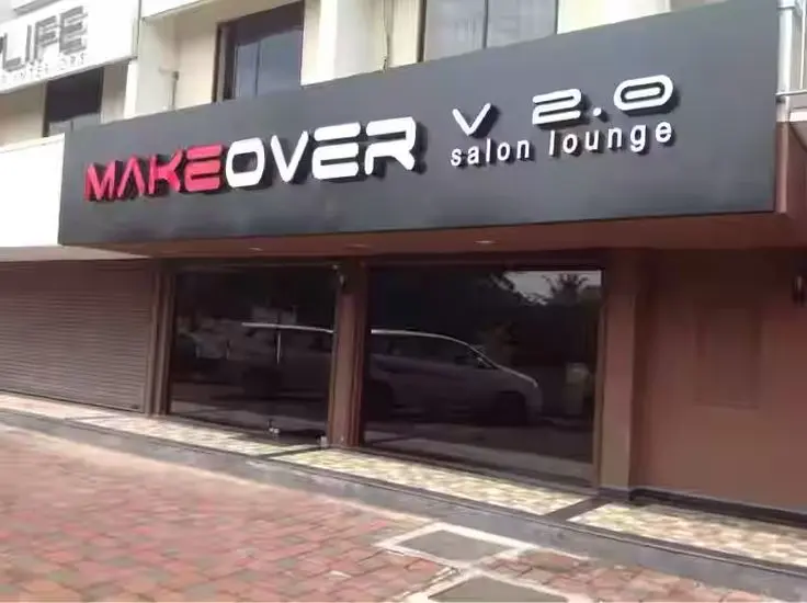 Makeover Salon Lounge