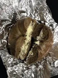 Pumpernickel bagel 