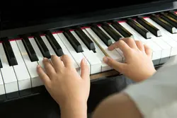 KEYBOARD AND PIANO LESSONS